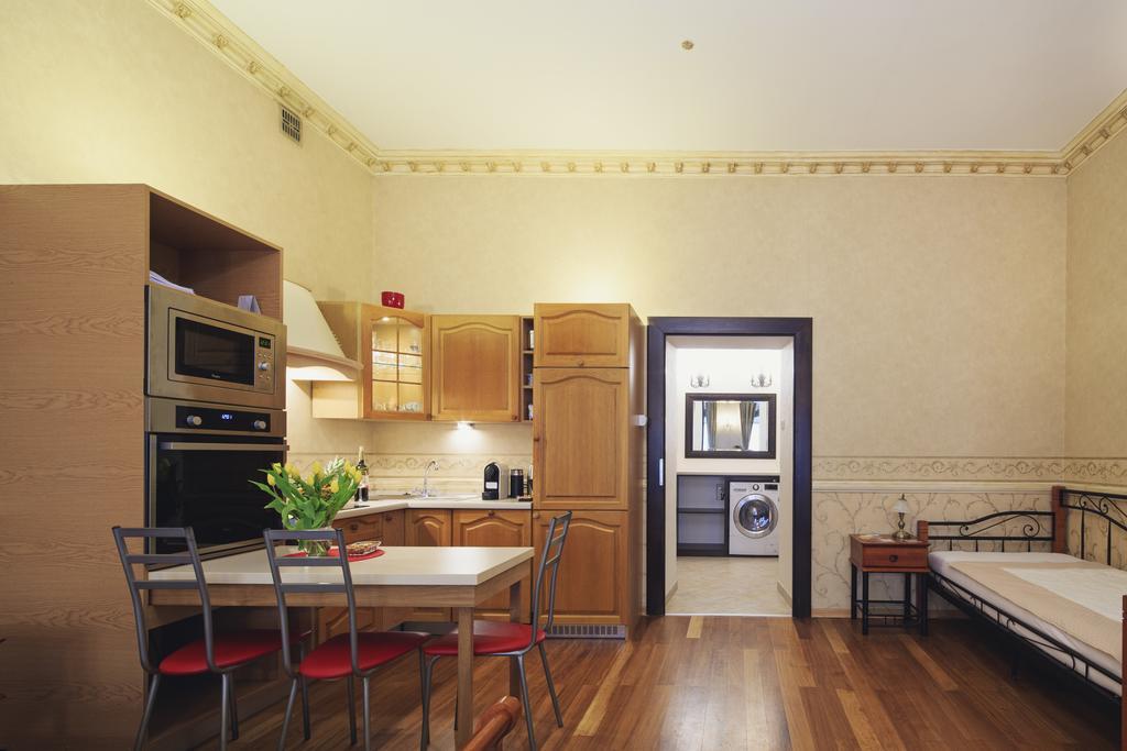 Calliope Apartment *